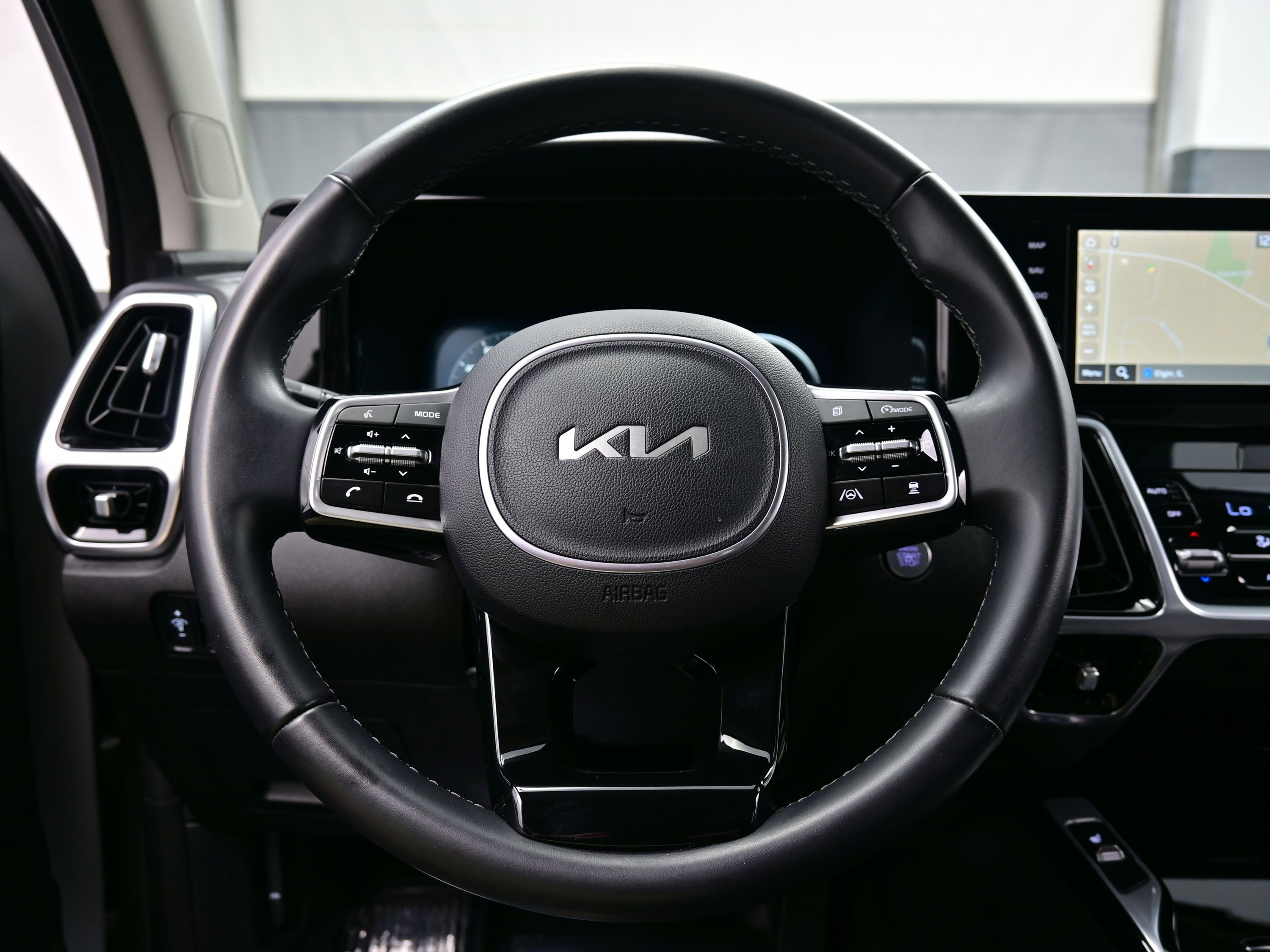 Used 2023 Kia Sorento SX image 27