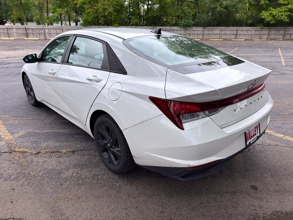 Used 2021 Hyundai Elantra SEL FWD image 11