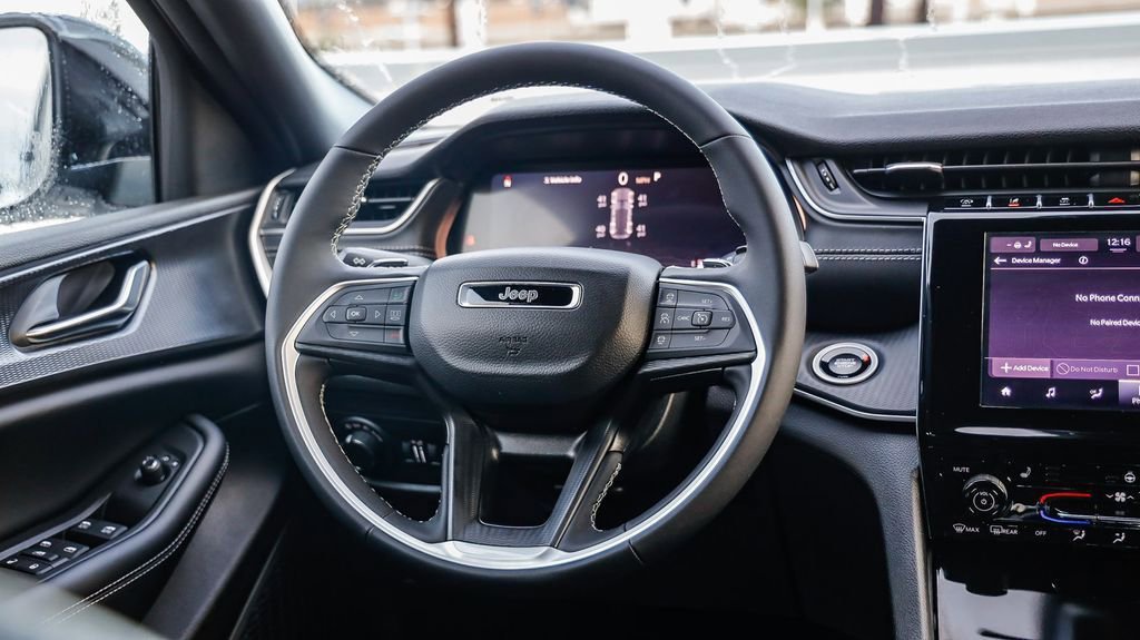 New 2025 Jeep Grand Cherokee Altitude image 16