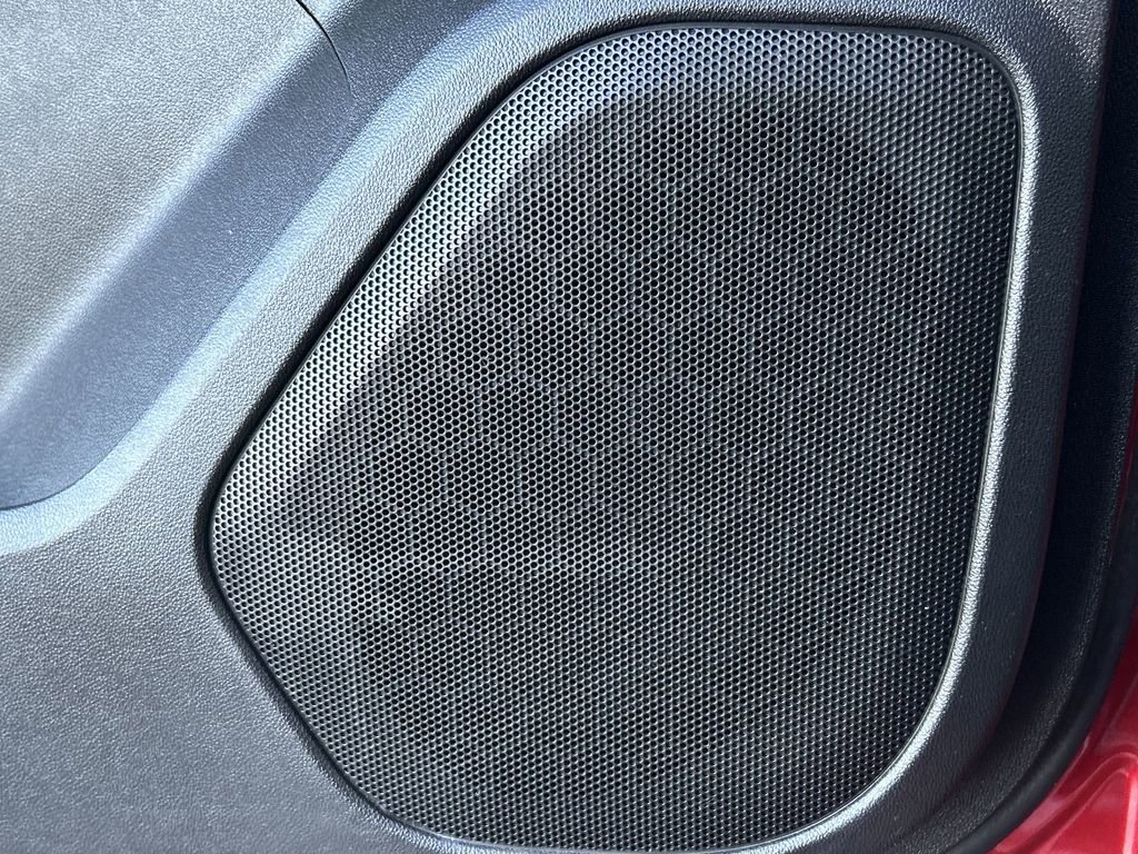 Used 2023 GMC Acadia SLE image 24