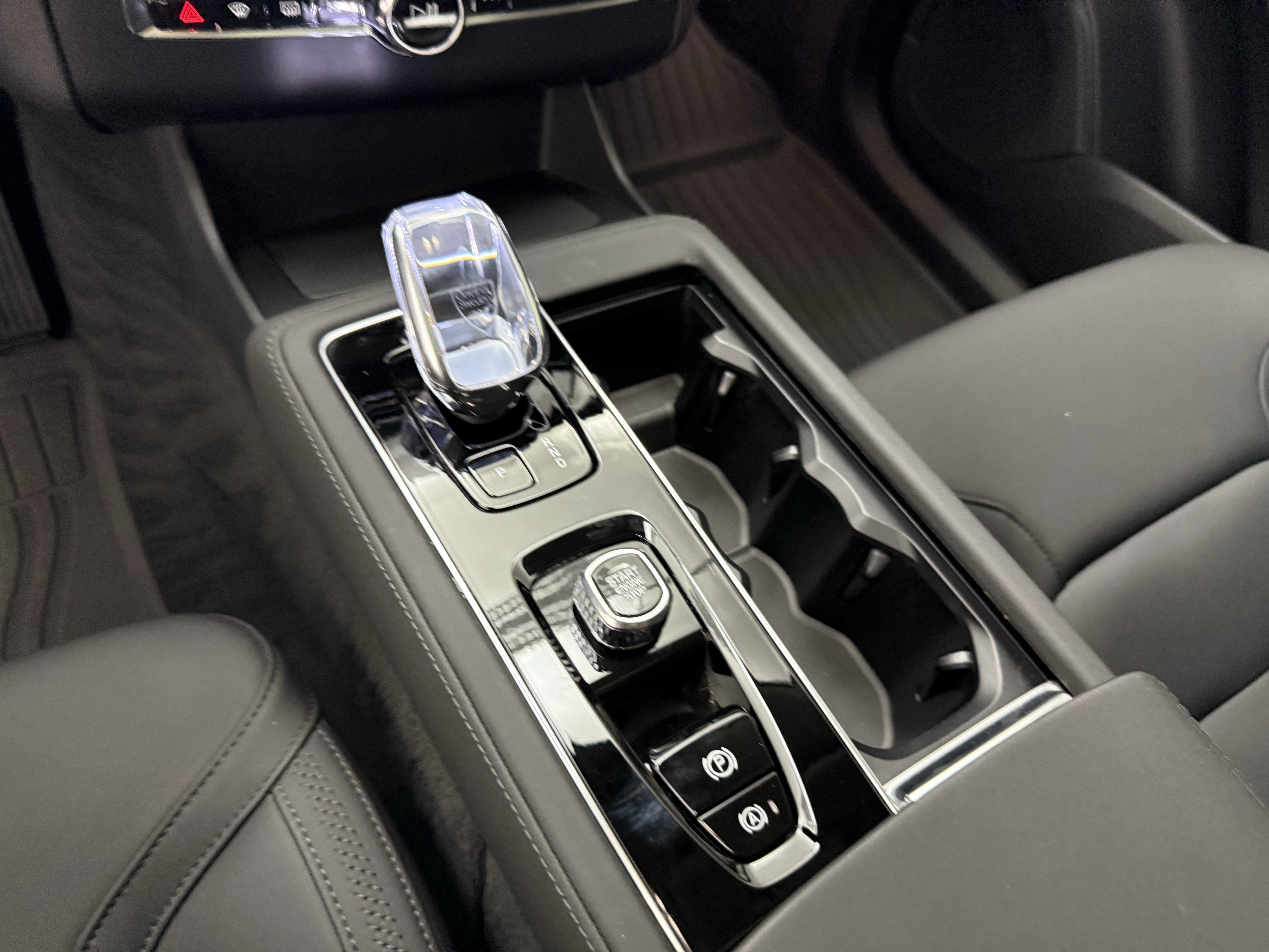 Certified 2025 Volvo XC90 B5 Plus w/ Protection Package Premier AWD/4WD image 22