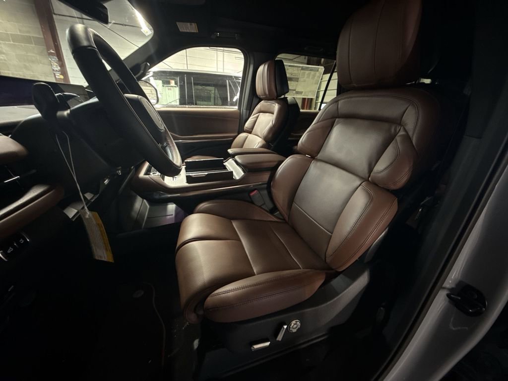 New 2026 Lincoln Navigator L Reserve image 13
