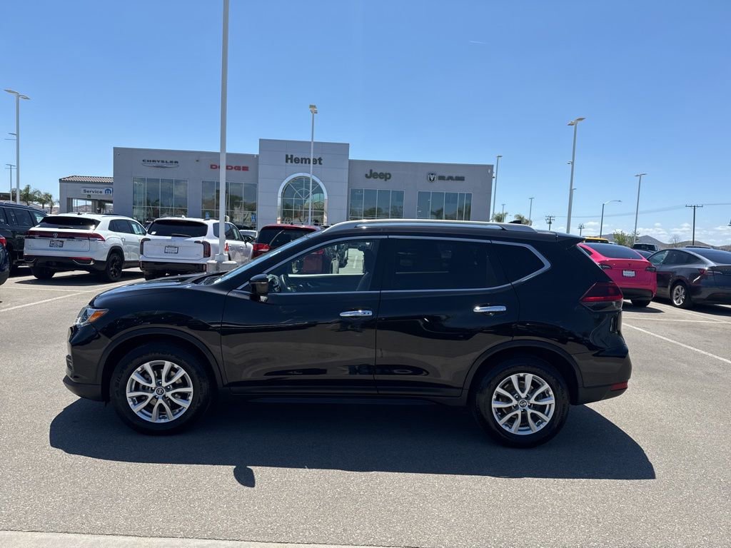 Used 2020 Nissan Rogue SV image 5