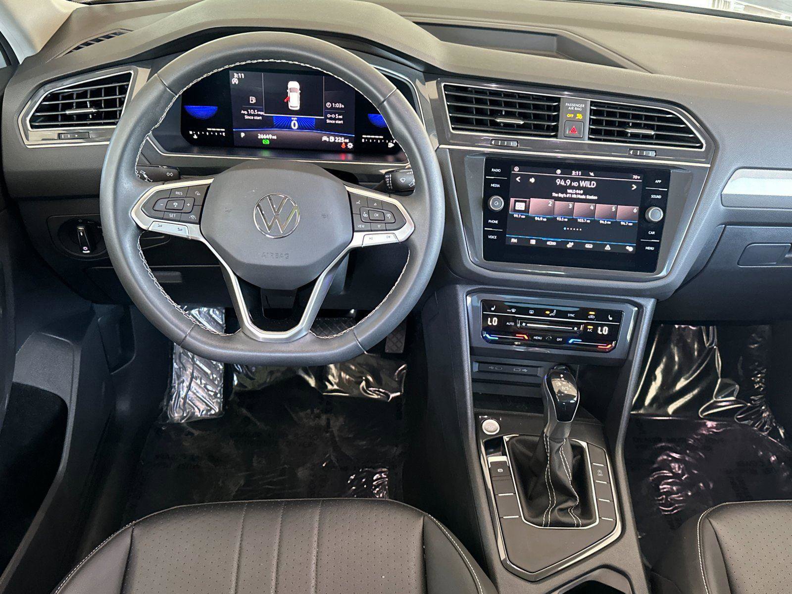 Used 2023 Volkswagen Tiguan SE w/ Panoramic Sunroof Package FWD image 13