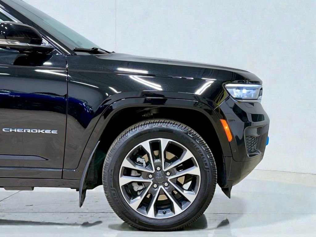 Used 2023 Jeep Grand Cherokee Overland w/ Advanced Protech Group III image 11