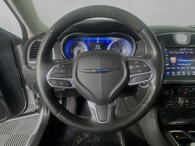 Used 2020 Chrysler 300 Limited RWD image 16