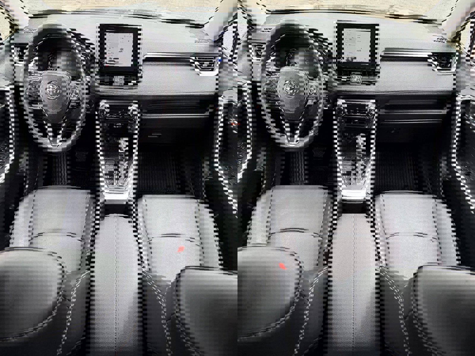 Used 2023 Toyota RAV4 XLE Premium image 16