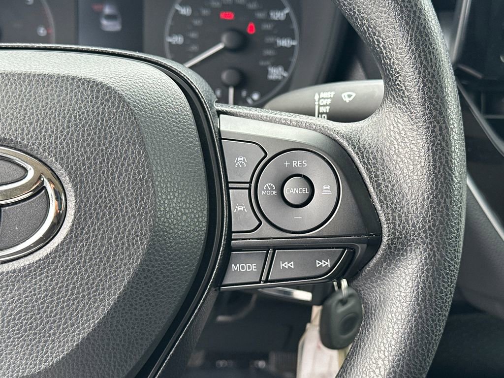 Used 2025 Toyota Corolla LE image 21
