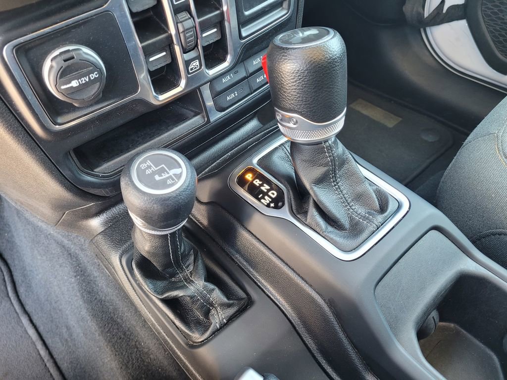 Used 2024 Jeep Wrangler Unlimited Sahara AWD/4WD image 23