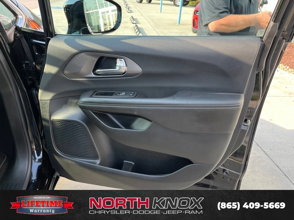 New 2026 Chrysler Voyager LX FWD image 28