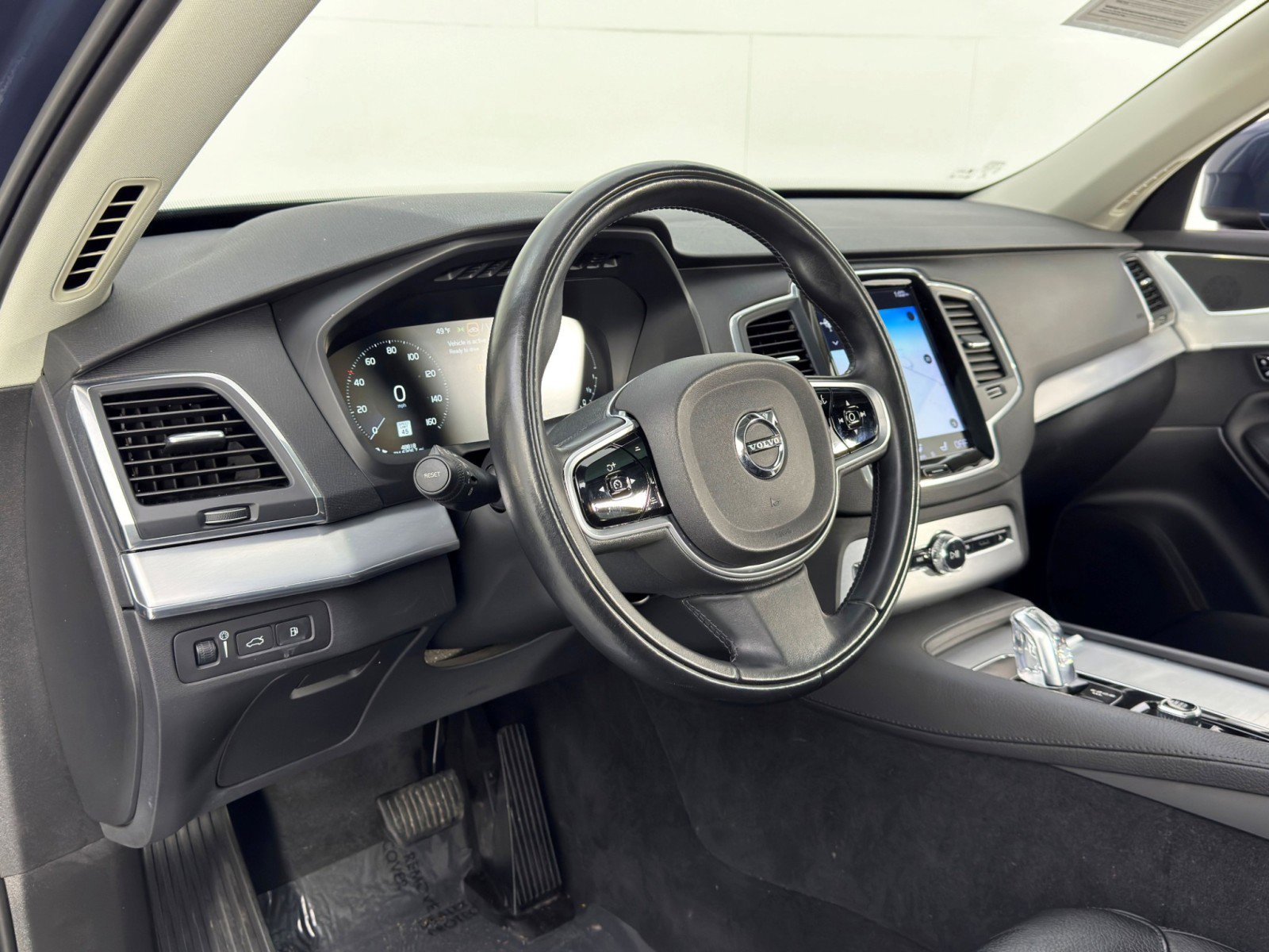 Used 2018 Volvo XC90 T8 Momentum w/ Convenience Package AWD/4WD image 13