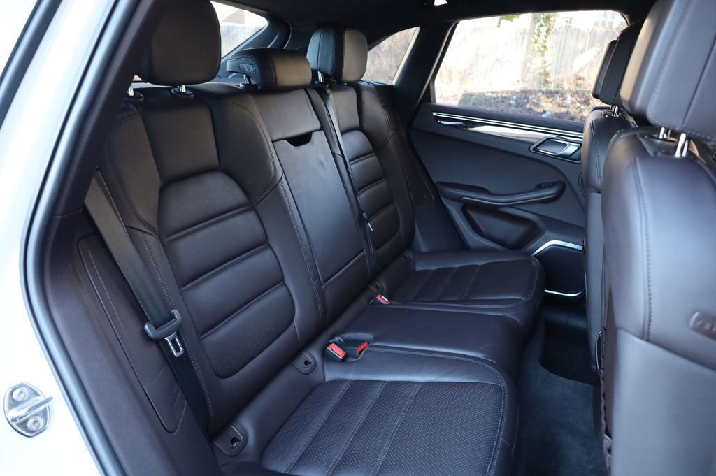 Used 2015 Porsche Macan Turbo image 23