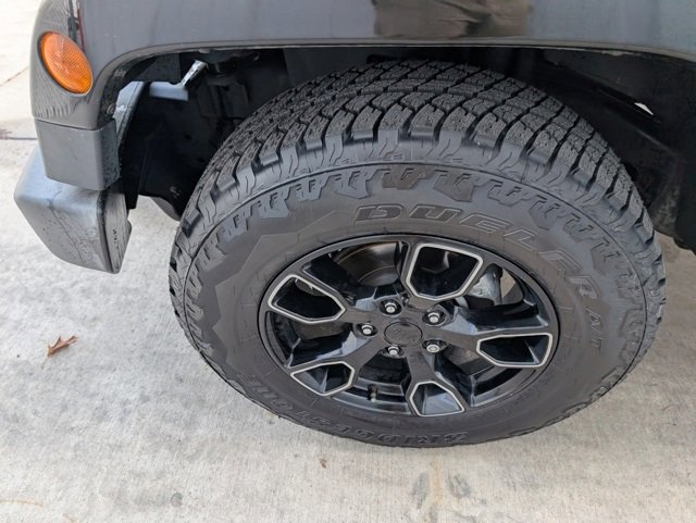 Used 2017 Jeep Wrangler Unlimited Sahara w/ Connectivity Group image 7