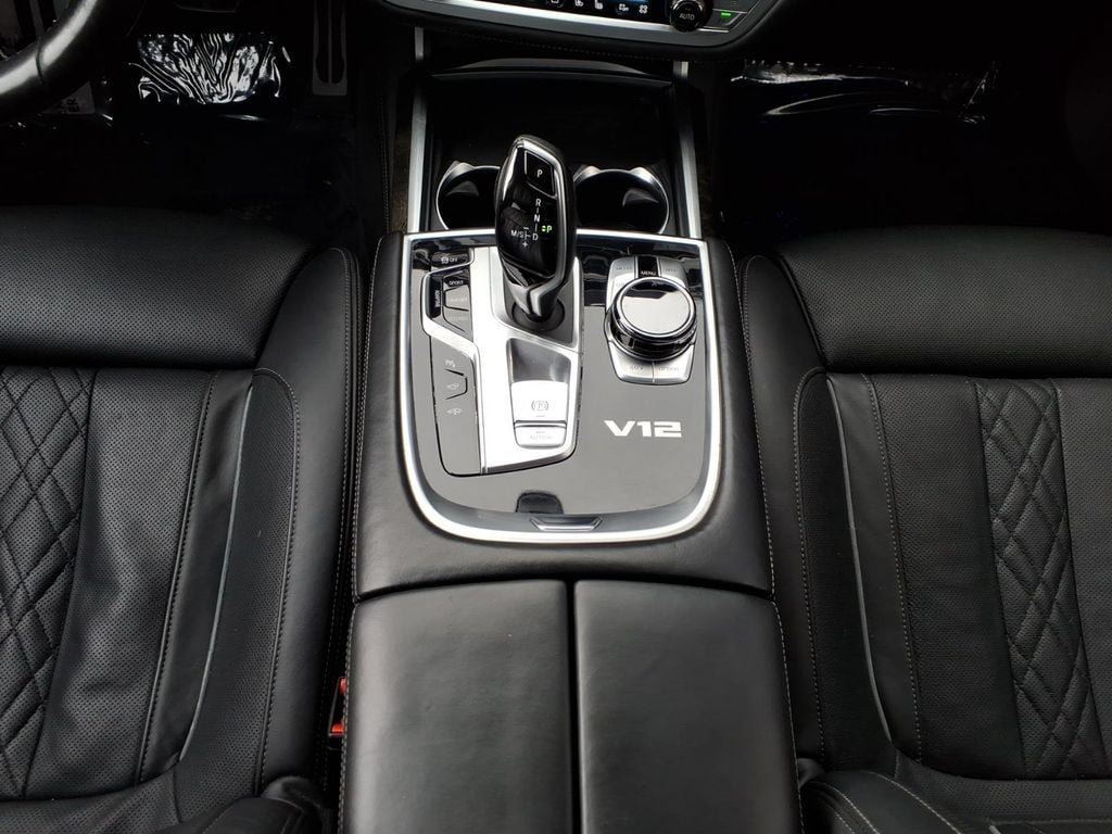 Used 2020 BMW M760i xDrive w/ Luxury Rear Seating Package AWD/4WD image 19