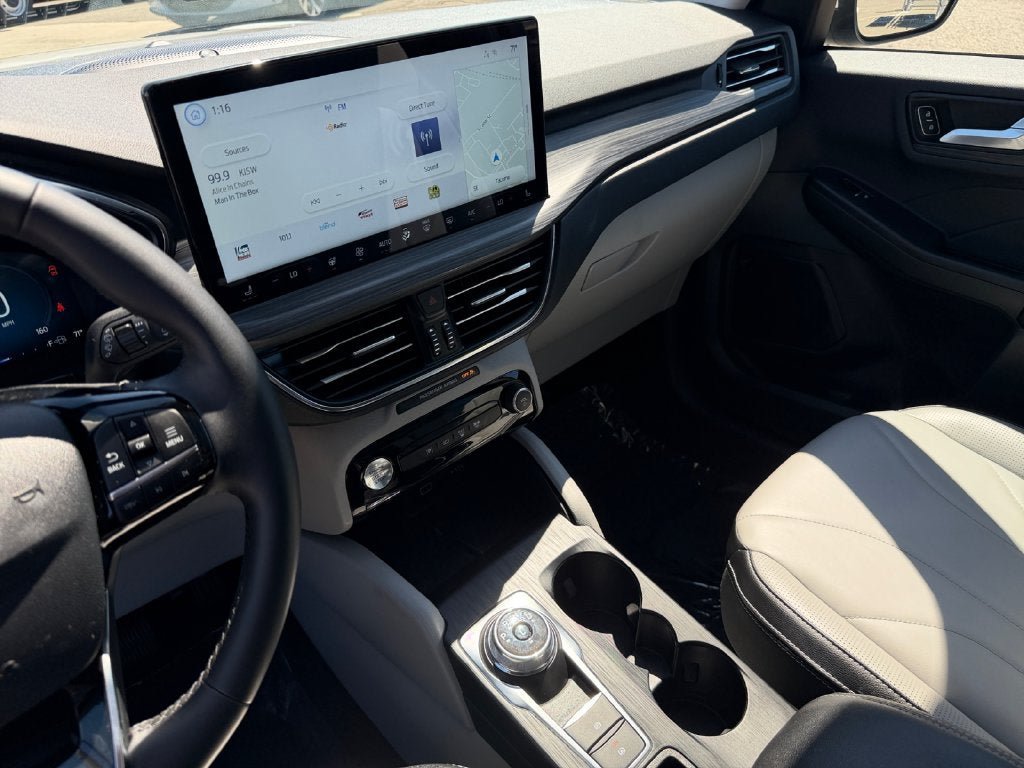 Used 2025 Ford Escape SE w/ PHEV Premium Package FWD image 19