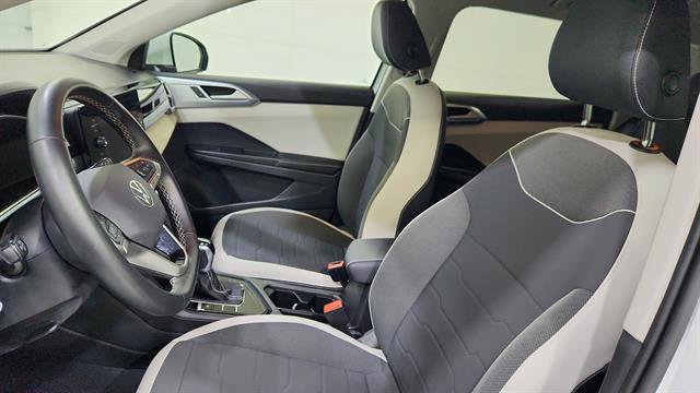 Used 2025 Volkswagen Taos SE image 12