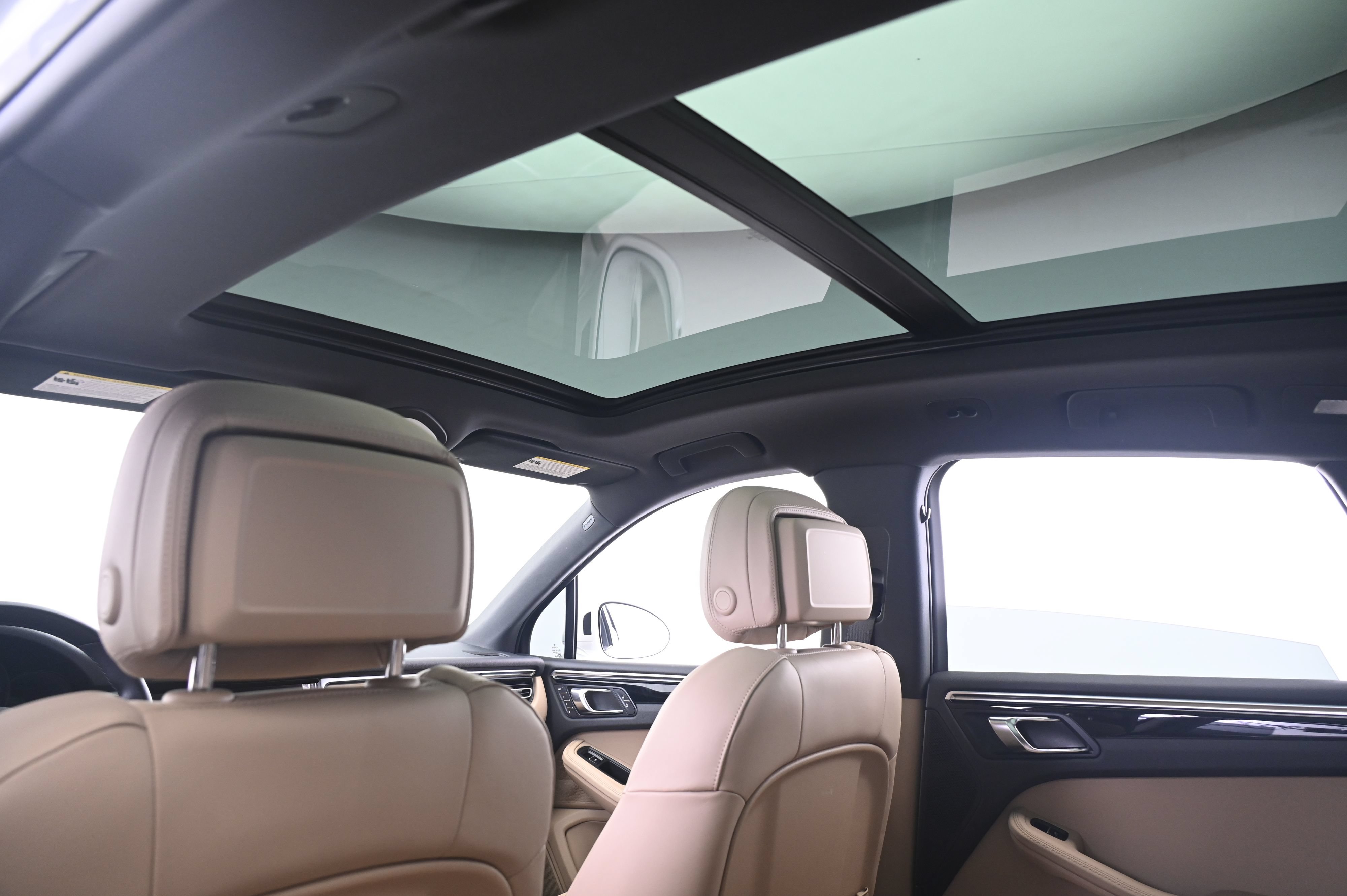 Certified 2024 Porsche Macan AWD/4WD image 25