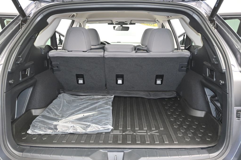 Used 2025 Subaru Outback Premium AWD/4WD image 11