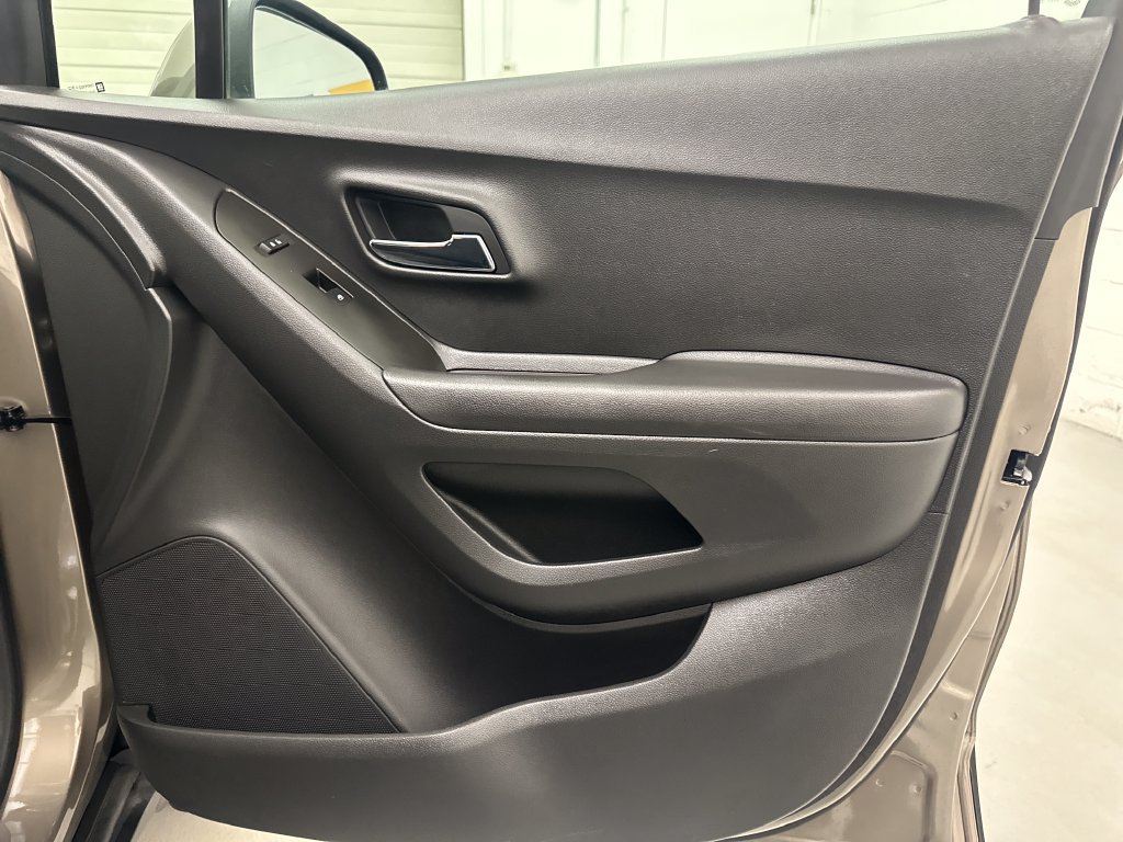 Certified 2020 Chevrolet Trax LT FWD image 30