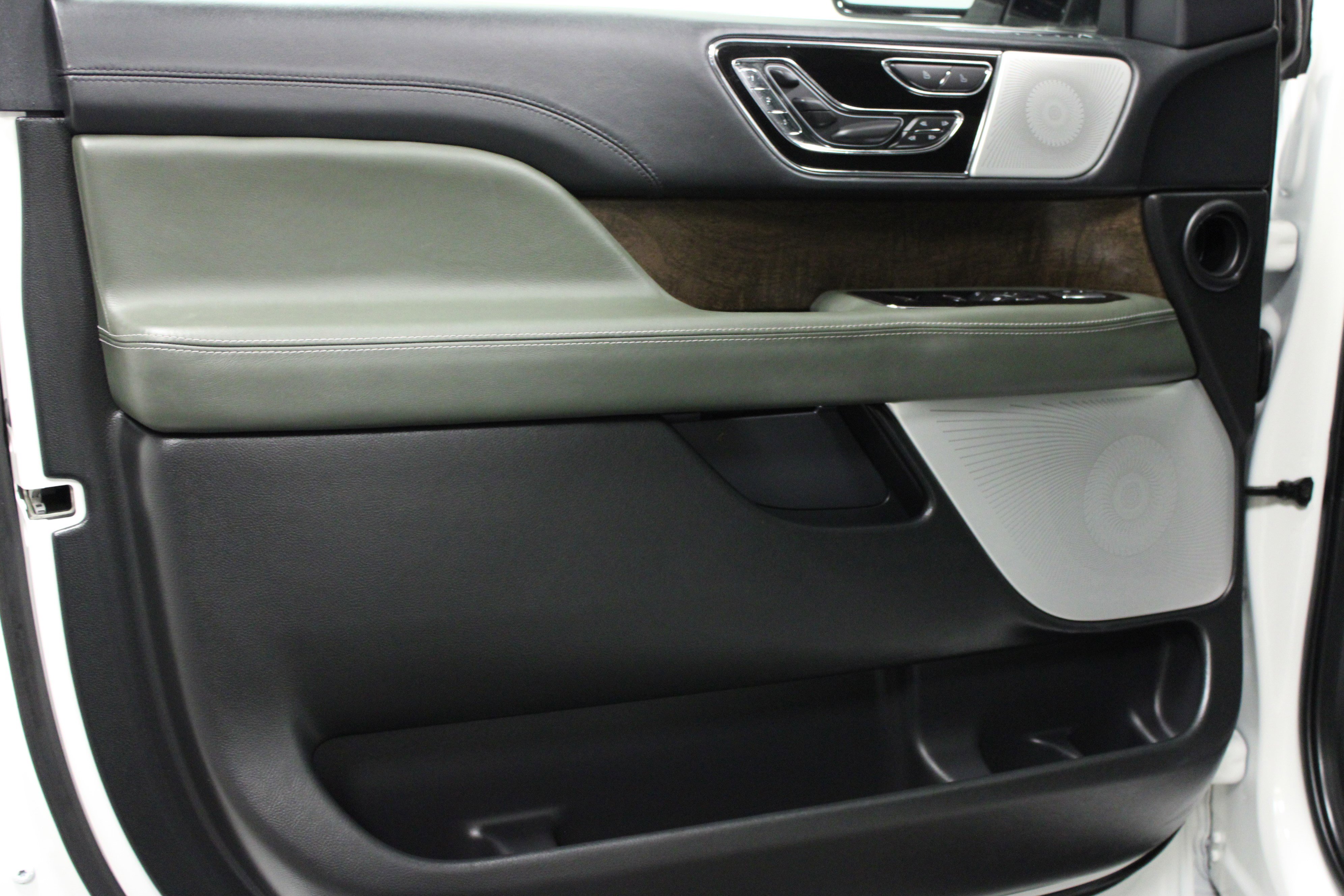 Used 2022 Lincoln Navigator L Black Label image 11