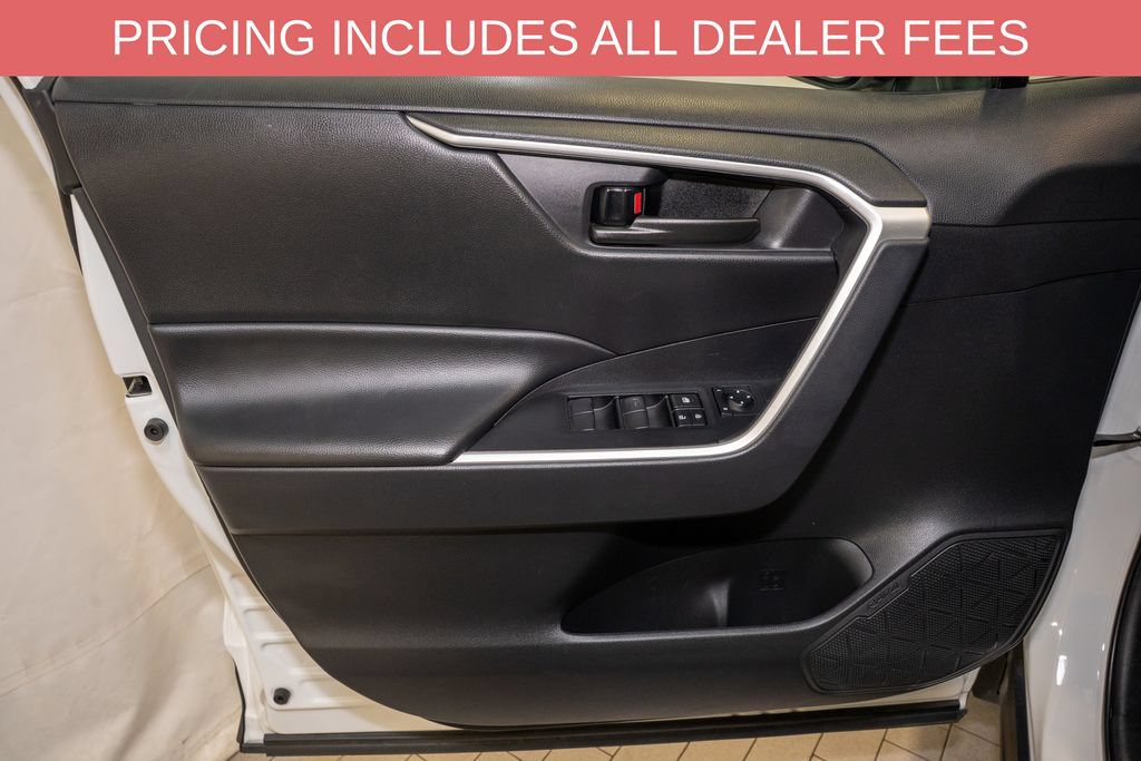 Certified 2025 Toyota RAV4 LE AWD/4WD image 10