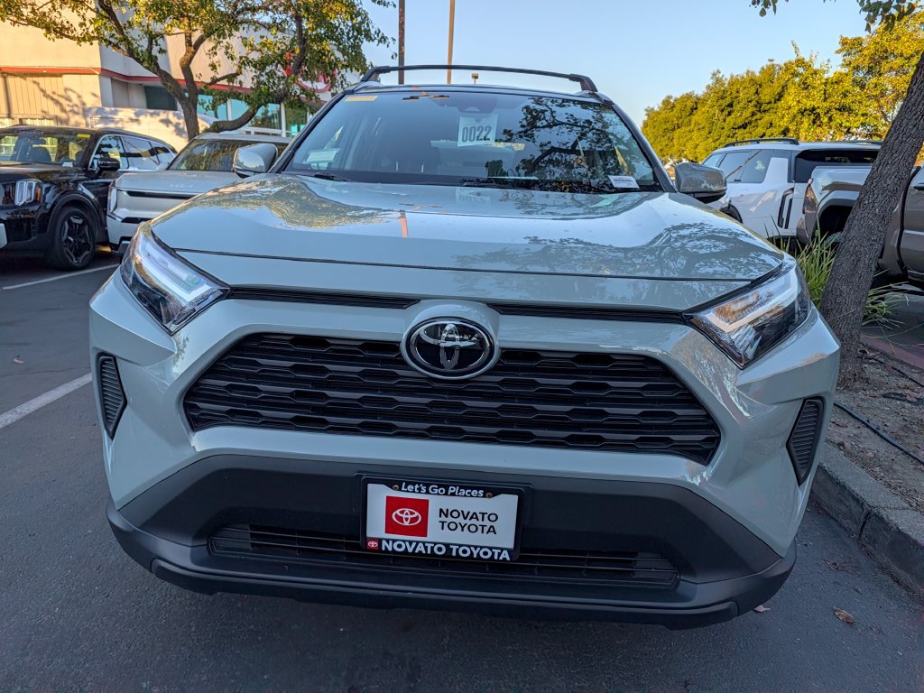 Used 2023 Toyota RAV4 XLE w/ Convenience Package FWD image 6