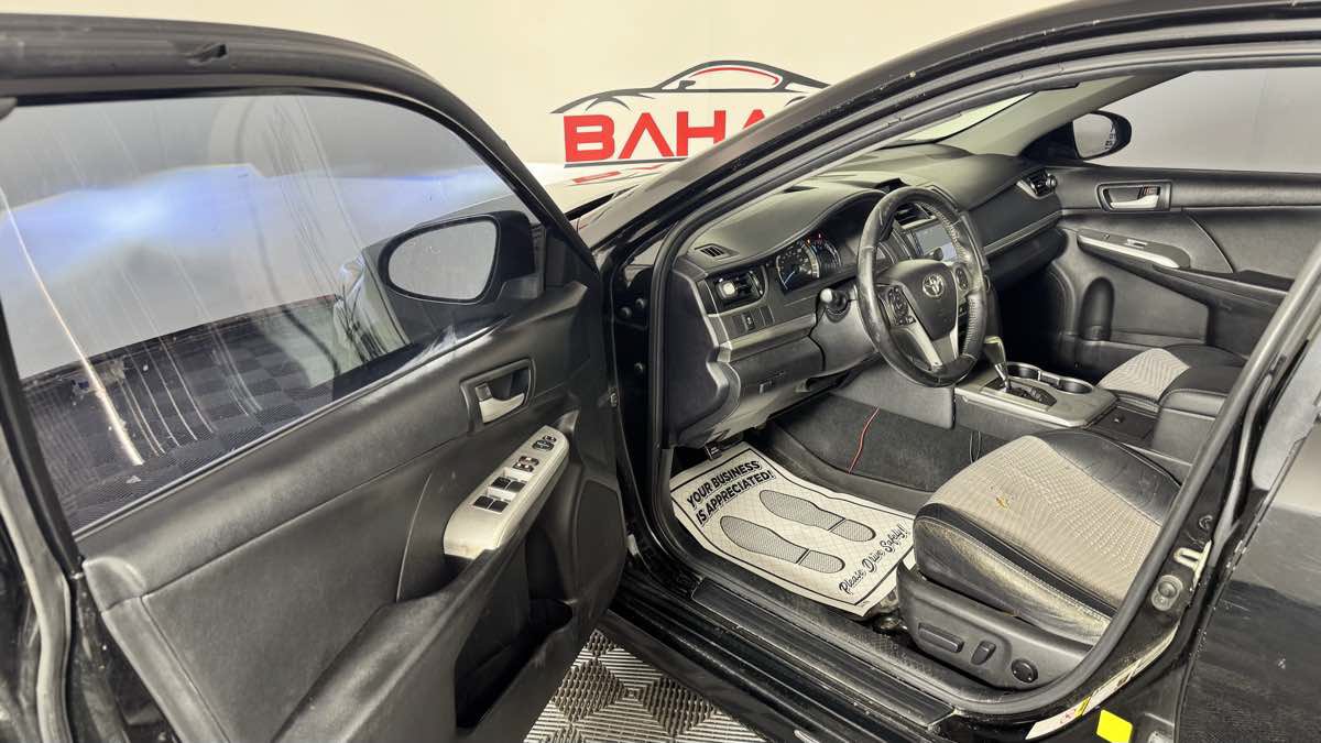 Used 2014 Toyota Camry SE FWD image 11