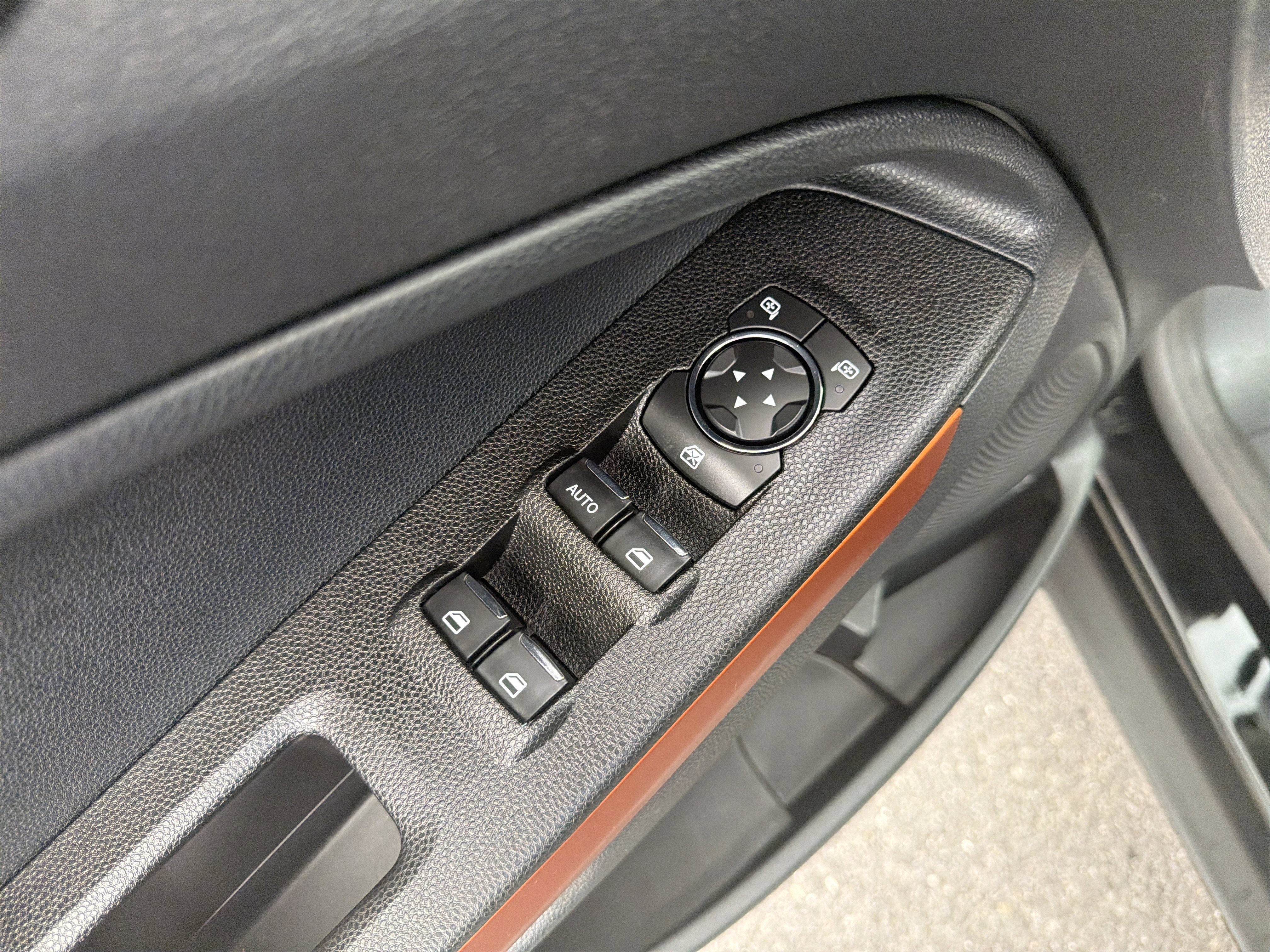 Used 2021 Ford EcoSport SE w/ SE Convenience Package image 16