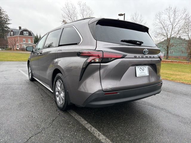 Used 2021 Toyota Sienna LE image 6