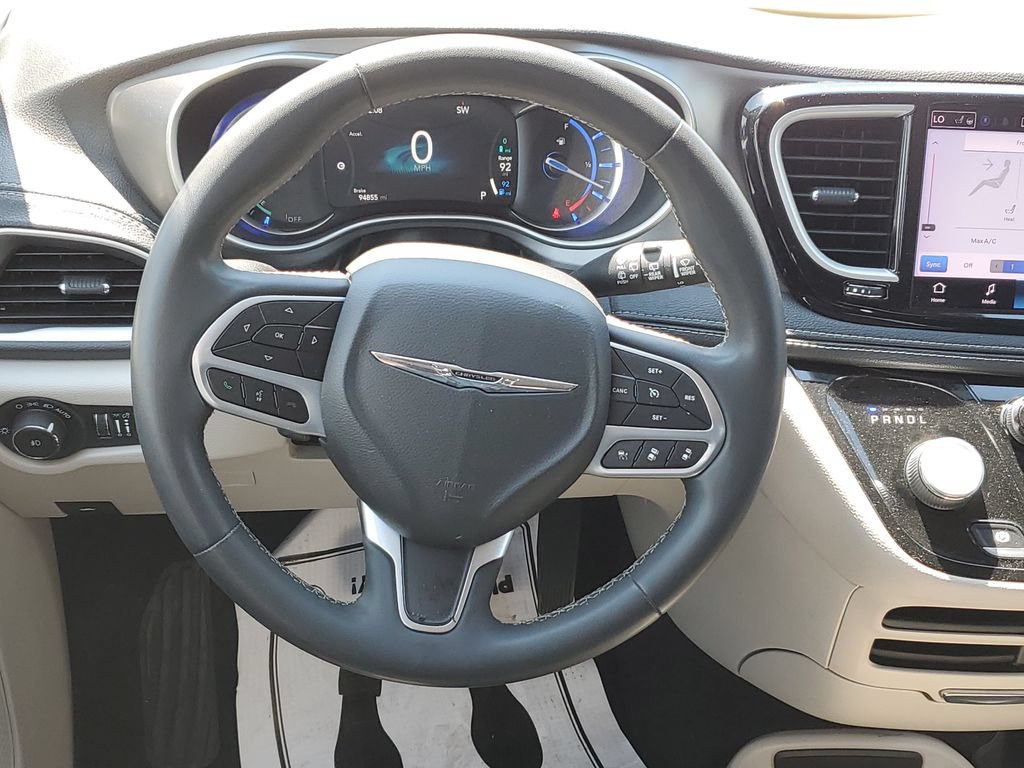 Used 2022 Chrysler Pacifica Touring-L FWD image 27