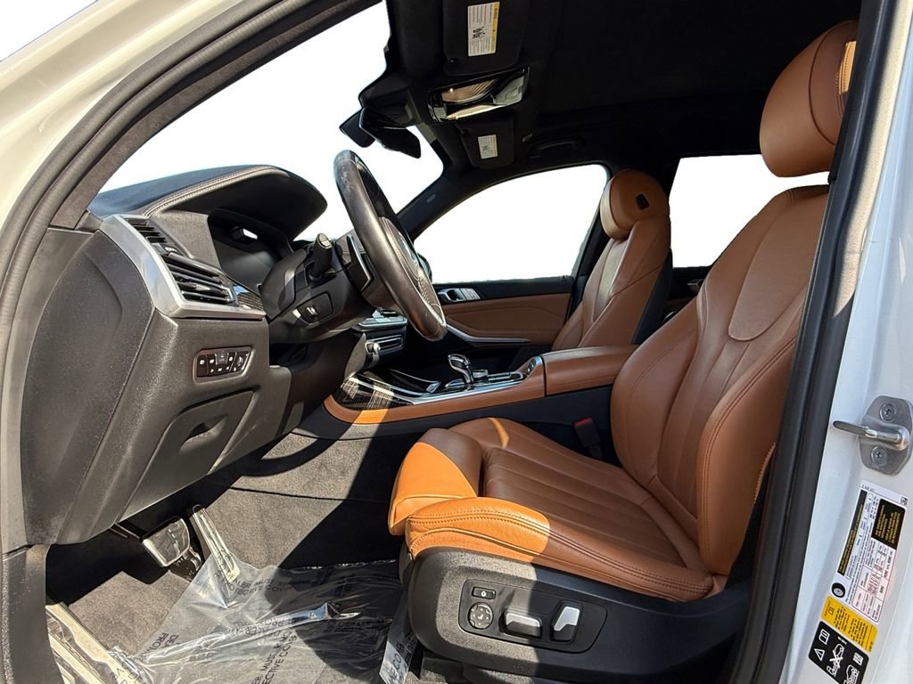 Used 2022 BMW X7 xDrive40i w/ M Sport Package image 9