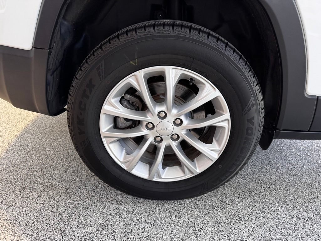Used 2019 Jeep Cherokee Latitude w/ Popular Appearance Group AWD/4WD image 10