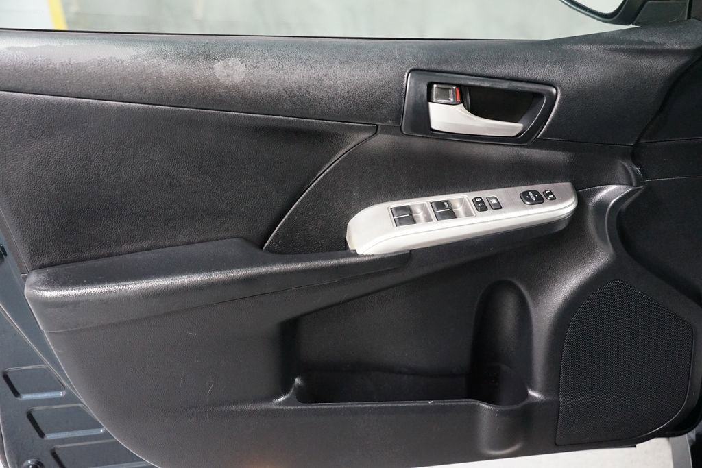 Used 2014 Toyota Camry SE FWD image 25