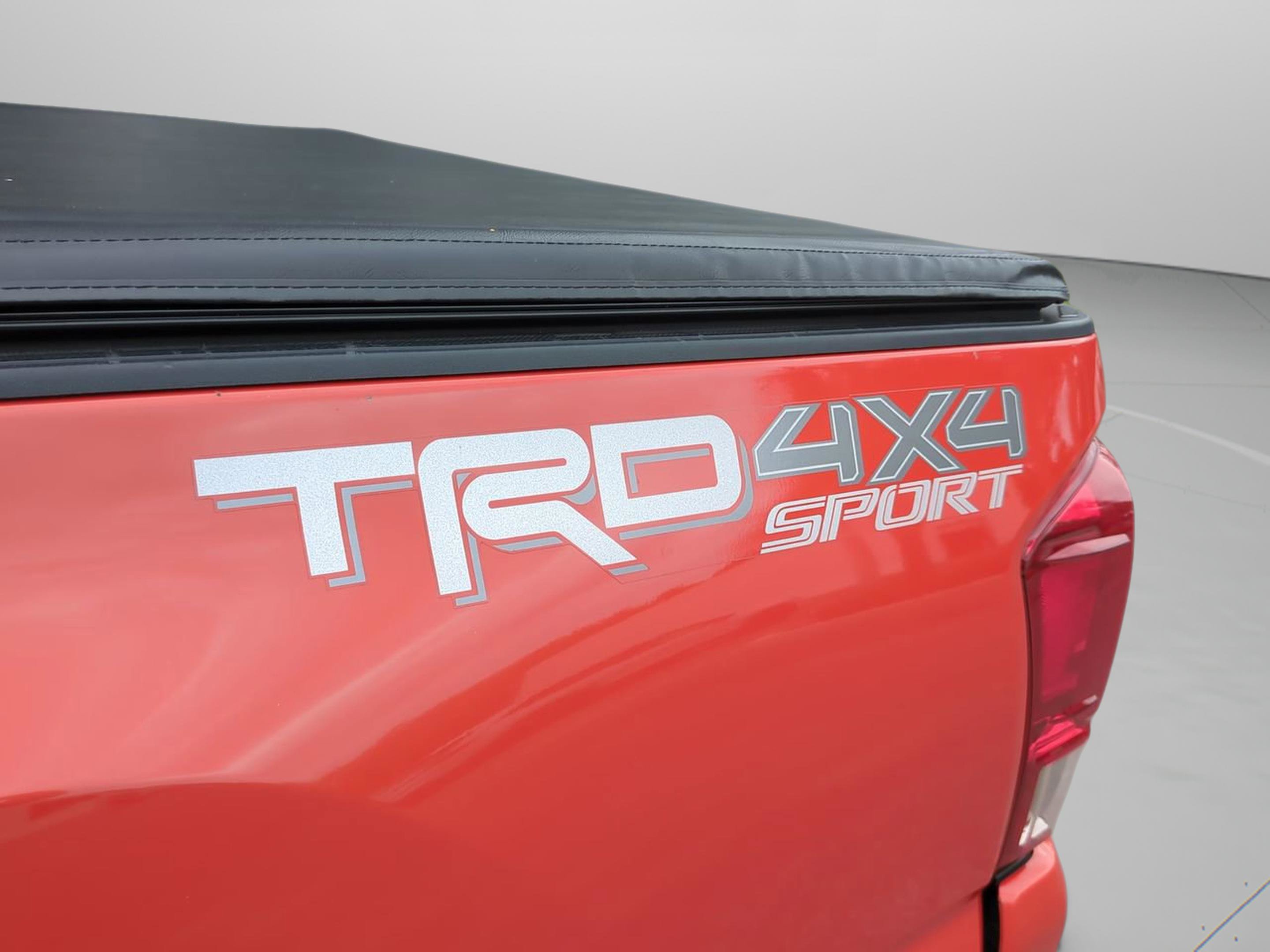 Used 2016 Toyota Tacoma TRD Sport w/ Premium & Technology Package AWD/4WD image 31