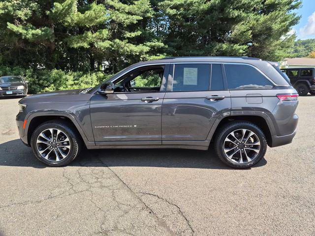 Certified 2022 Jeep Grand Cherokee Overland w/ Luxury Tech Group IV AWD/4WD image 9