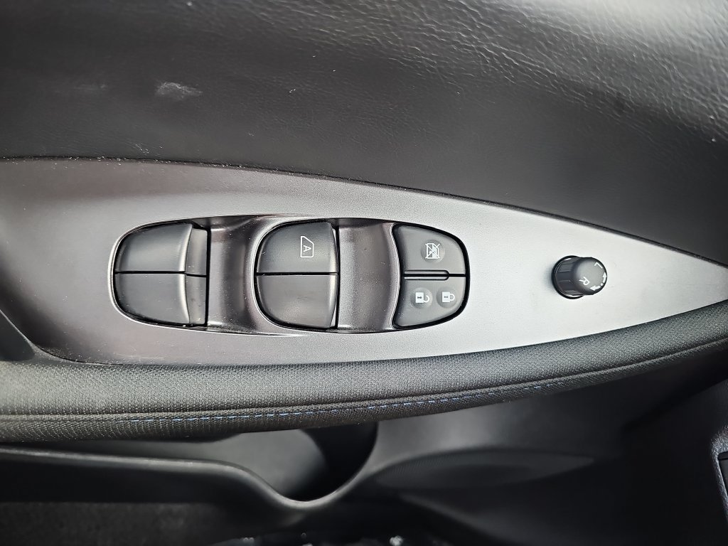 Used 2025 Nissan Leaf S FWD image 27