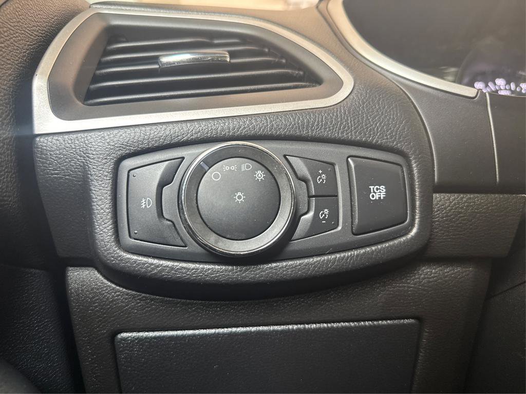 Used 2020 Ford Edge SEL image 29