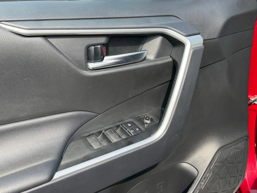Used 2025 Toyota RAV4 XLE FWD image 15