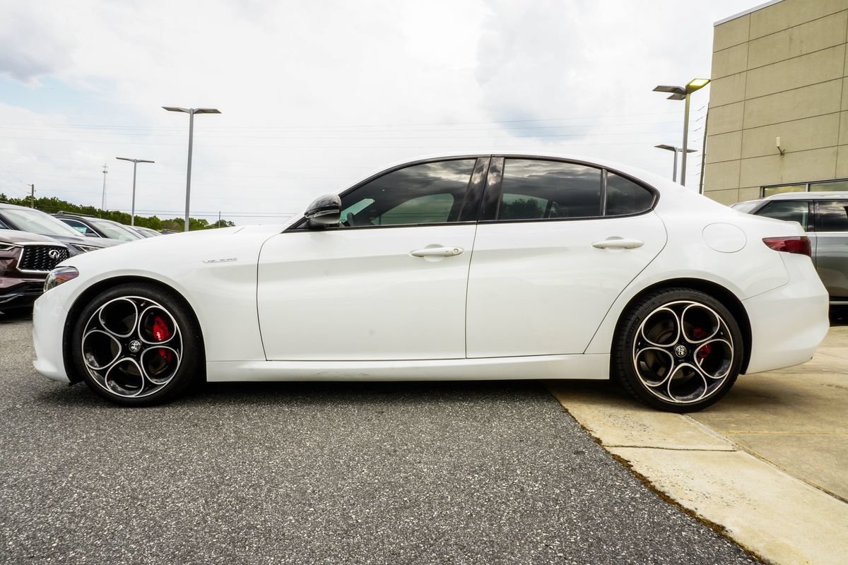 Used 2022 Alfa Romeo Giulia Veloce RWD image 10