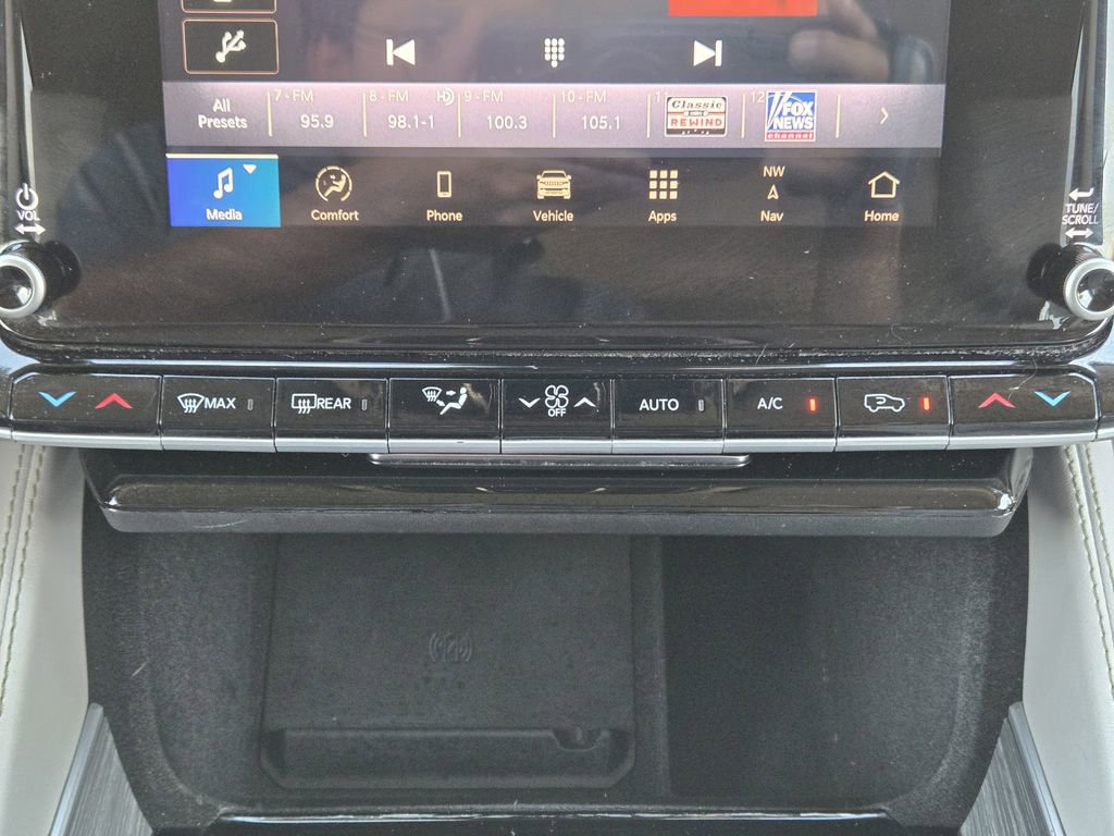 Used 2024 Jeep Wagoneer Series II w/ Flexible Seating Group RWD image 21