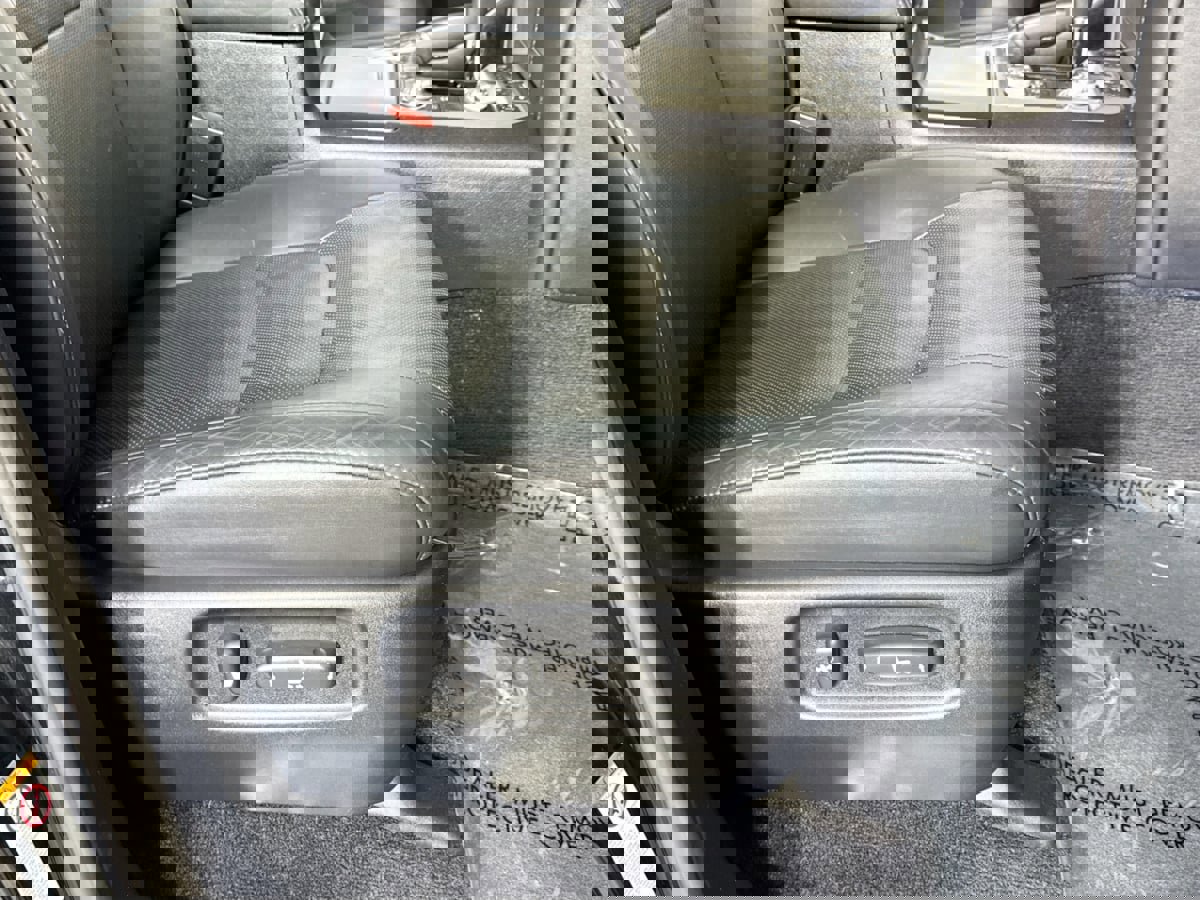 Used 2017 Toyota Land Cruiser image 40