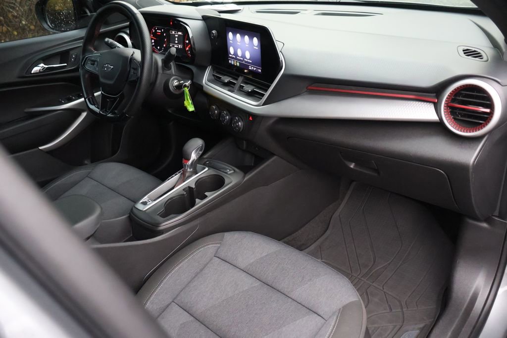 Used 2024 Chevrolet Trax RS image 38