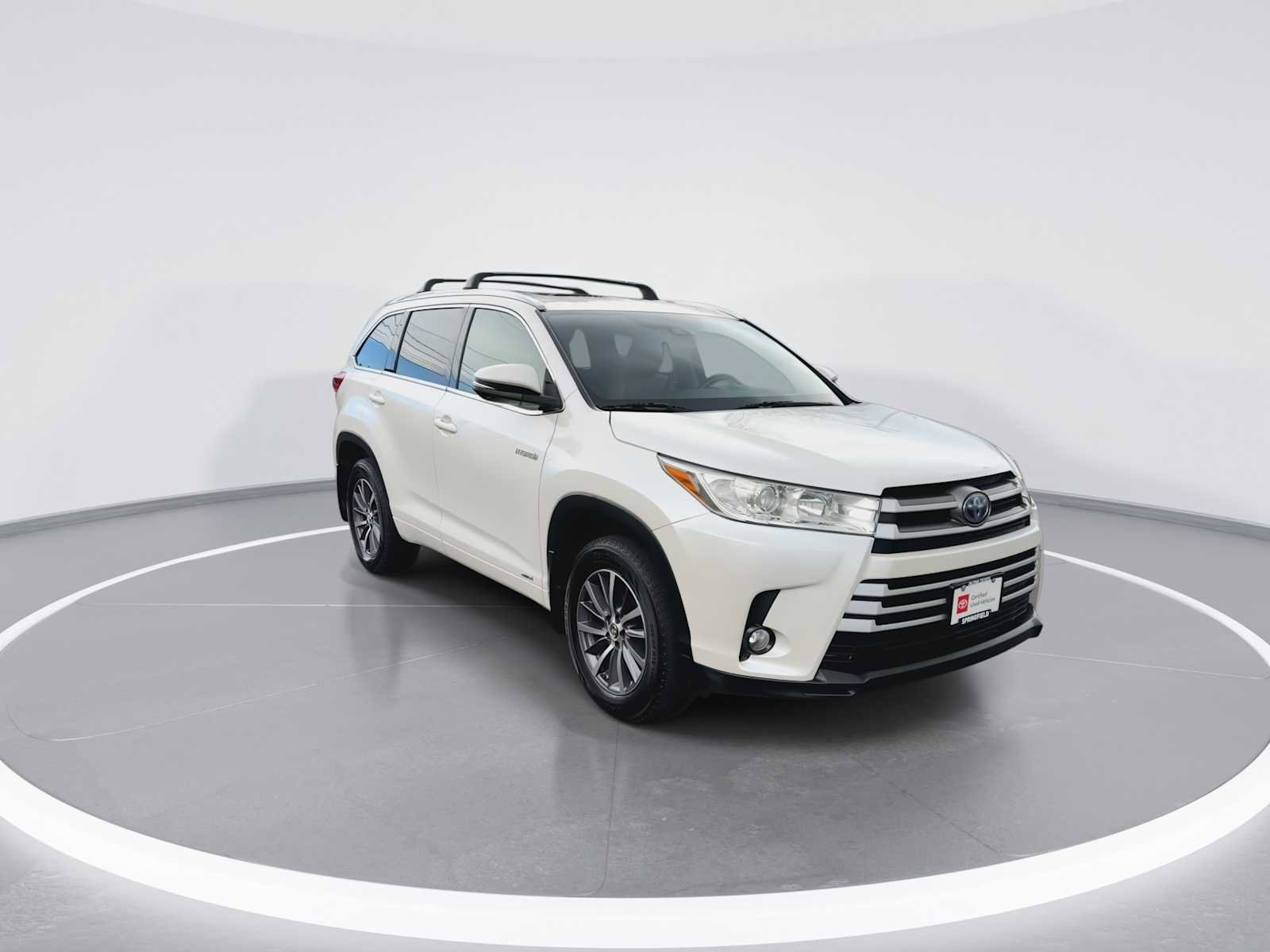 Certified 2017 Toyota Highlander XLE AWD/4WD image 2