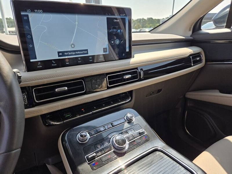 Used 2023 Lincoln Nautilus AWD w/ Premium Package image 24
