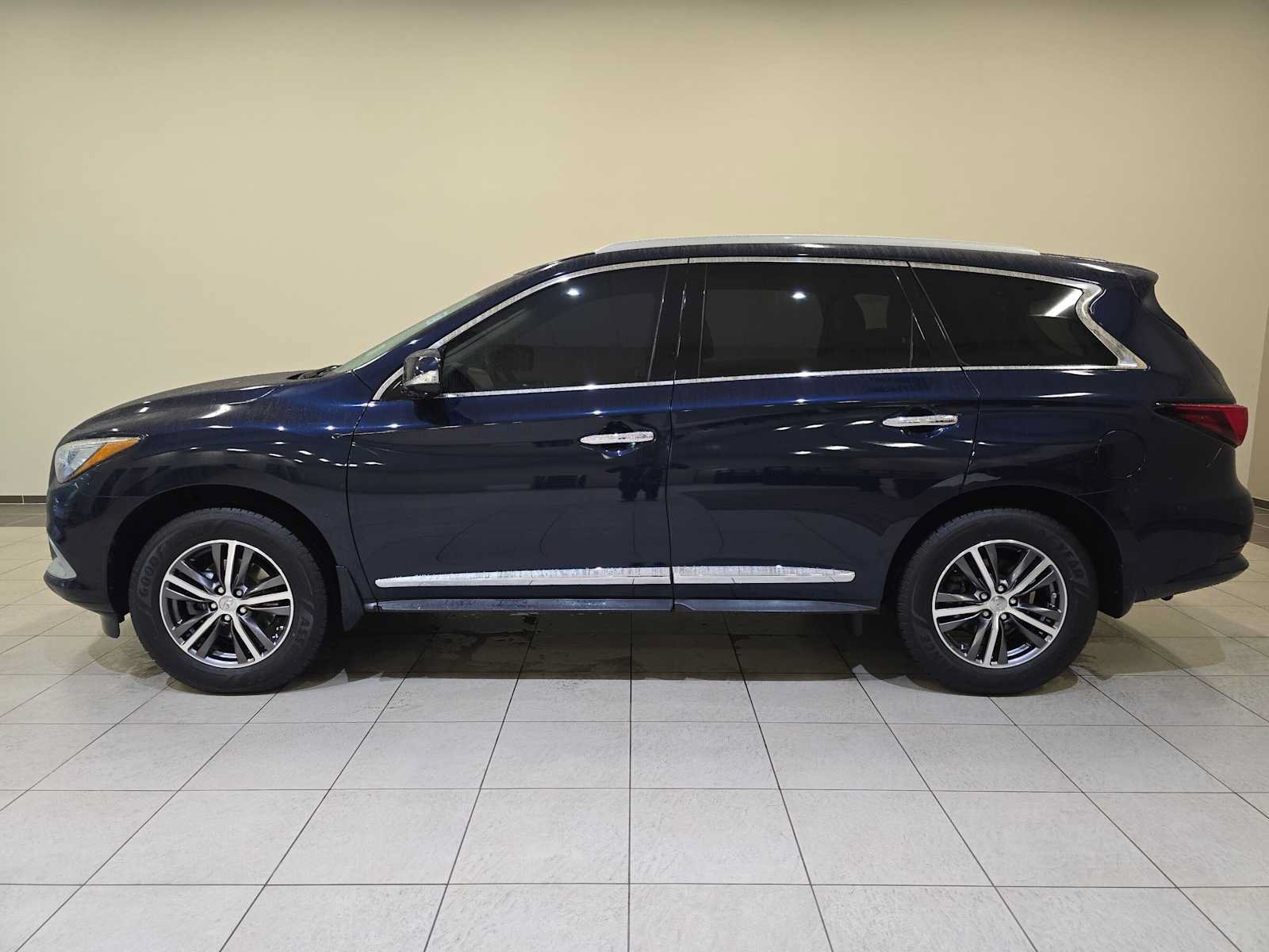Used 2016 INFINITI QX60 Luxe w/ Premium Plus Package AWD/4WD image 3