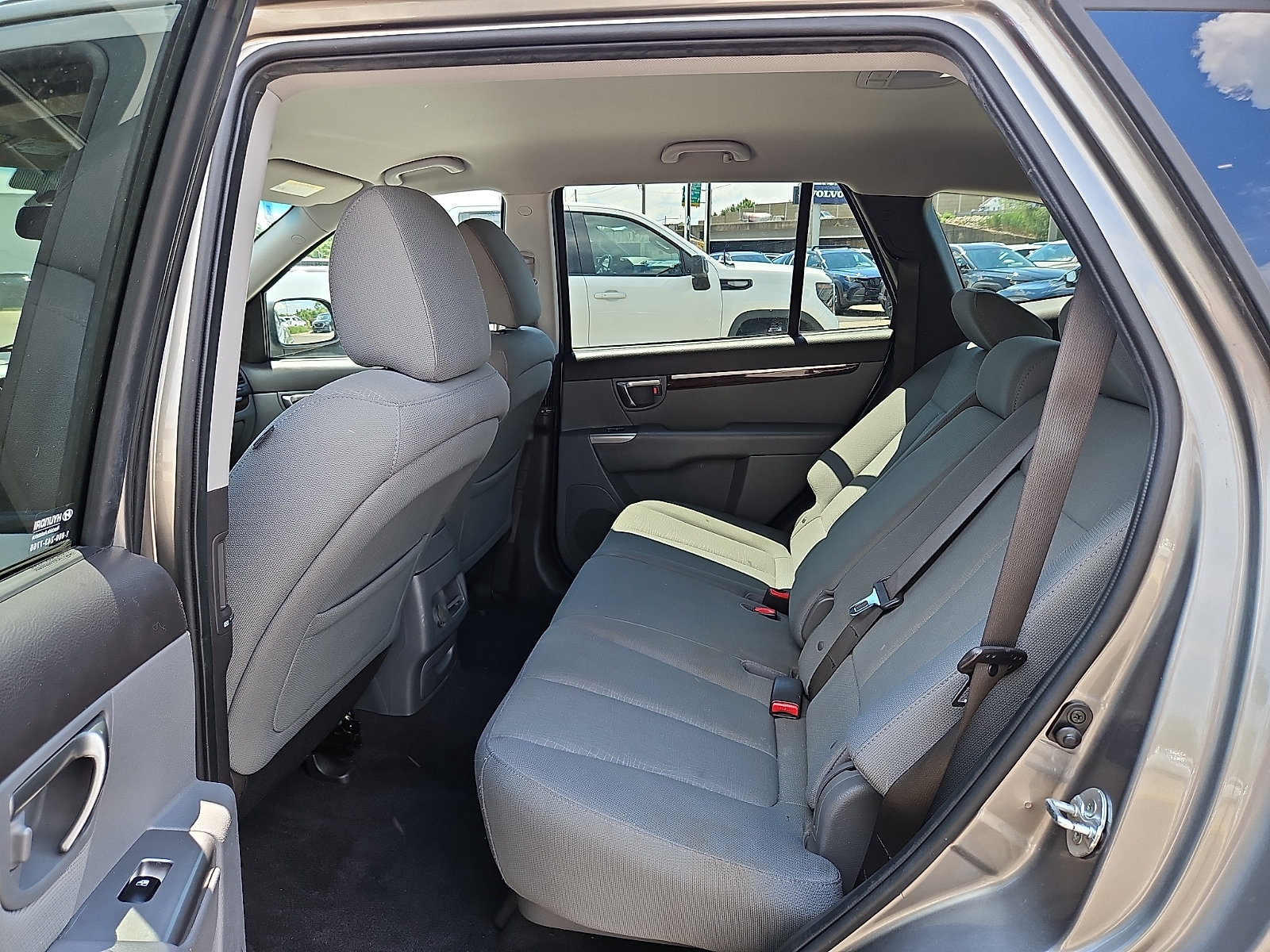 Used 2011 Hyundai Santa Fe GLS FWD image 10