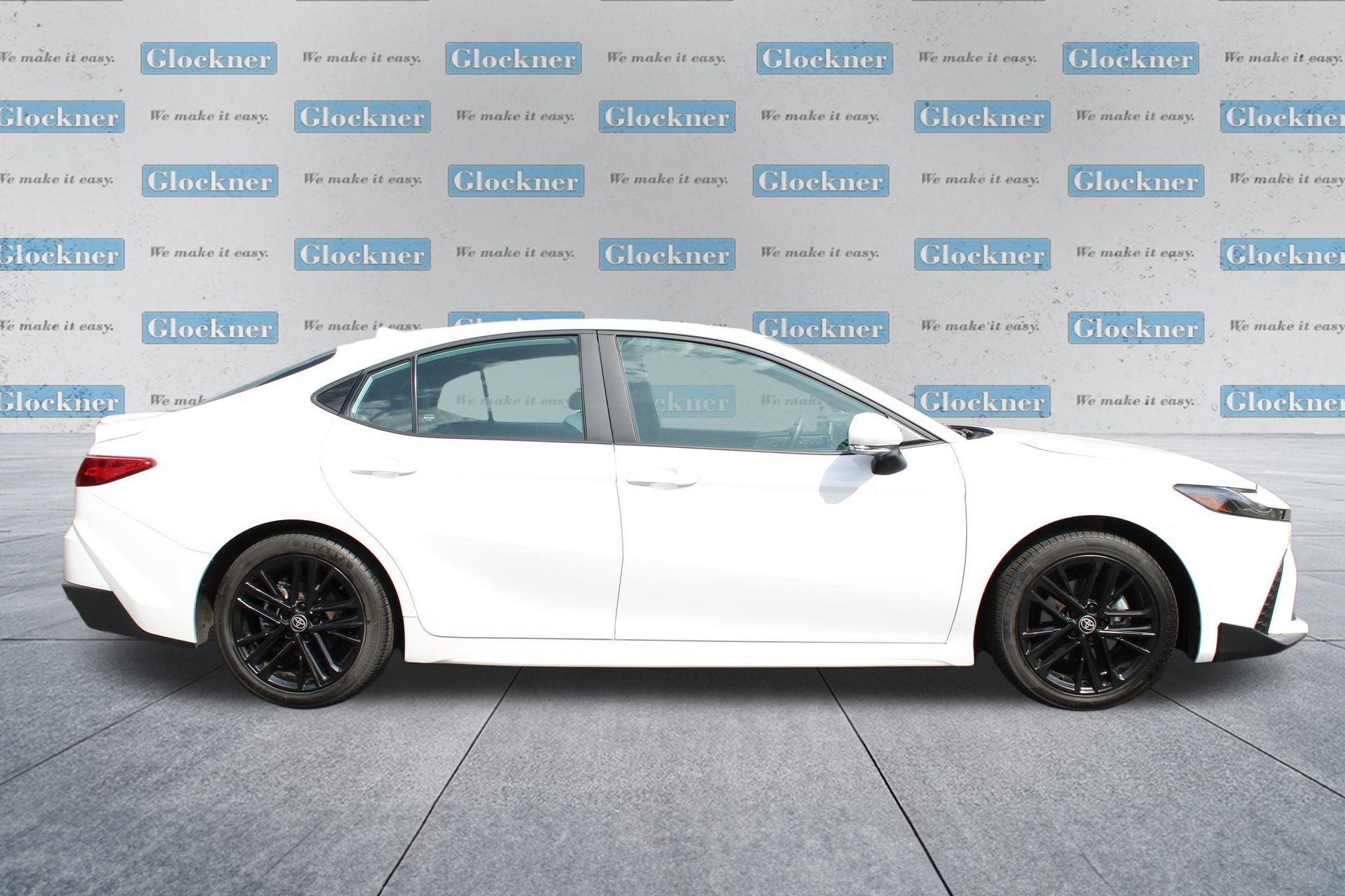 Used 2025 Toyota Camry SE image 4