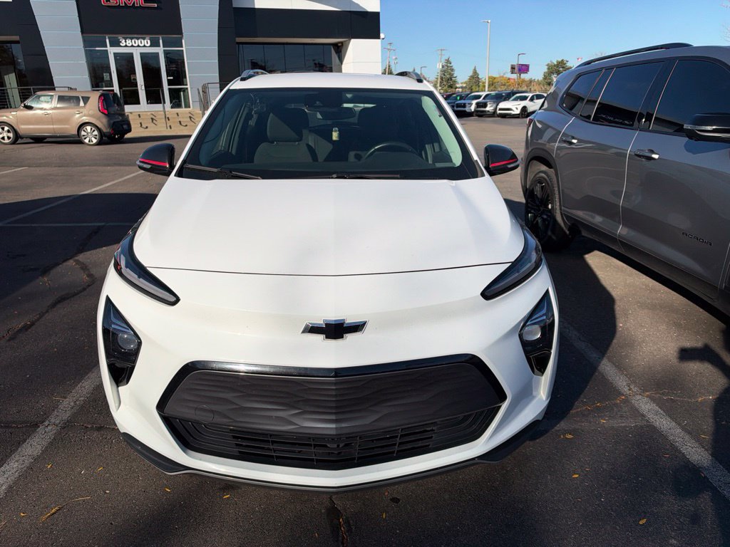 Used 2023 Chevrolet Bolt EUV LT w/ Comfort Package FWD image 2