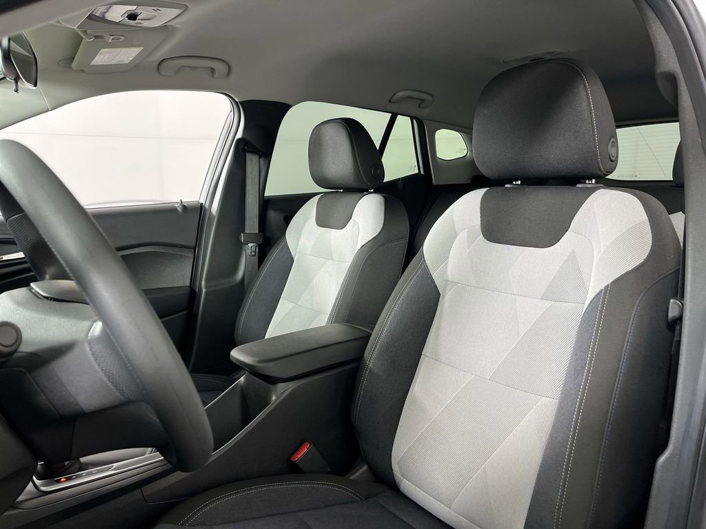 Used 2025 Chevrolet Trax LS w/ LS Convenience Package image 11