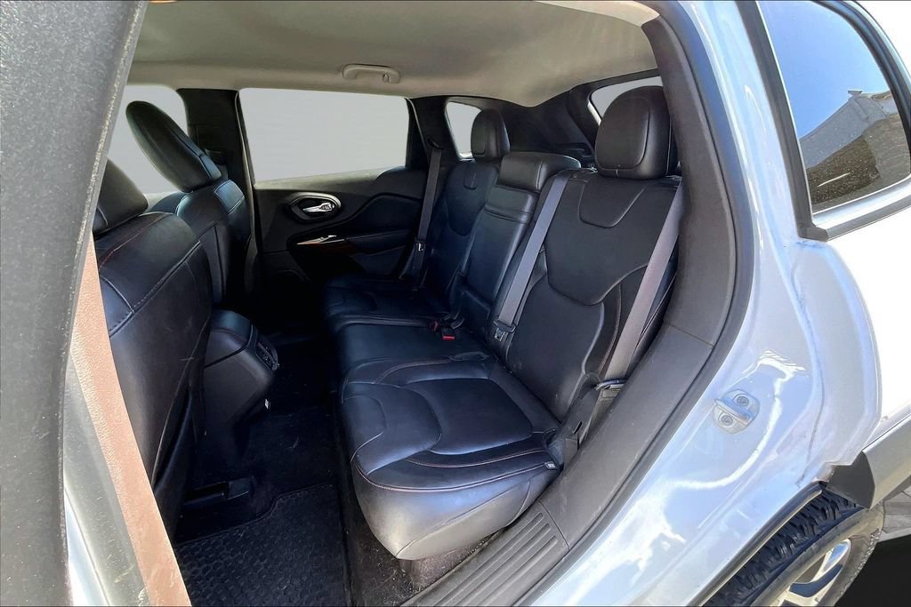 Certified 2016 Jeep Cherokee Trailhawk w/ Leather Interior Group AWD/4WD image 19